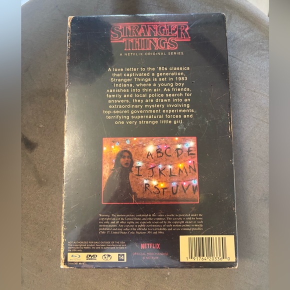 NIB Factory Sealed Stranger Things Season 1 VHS Package DVD/Blu-Ray Collectors - Picture 2 of 2